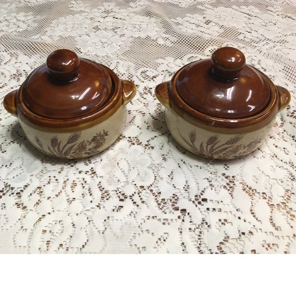Oven proof Other - EUC OVENPROOF SMALL BEANPOTS W/GRAIN DESIGN & LIDS Oven proof Other - EUC OVENPROOF SMALL BEANPOTS W/GRAIN DESIGN & LIDS